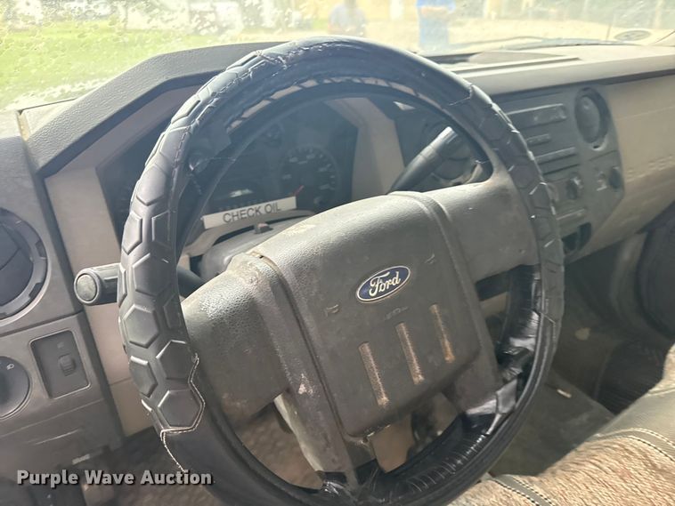 image for item ER2351 2009 Ford F250 Super Duty XL pickup truck