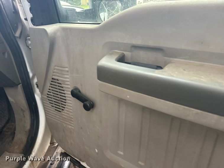 image for item ER2351 2009 Ford F250 Super Duty XL pickup truck