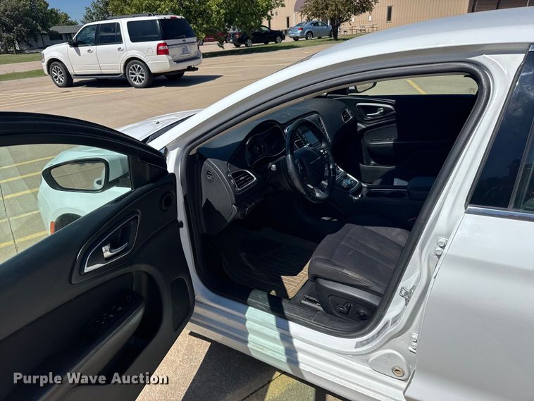 image for item ER2402 2015 Chrysler 200 