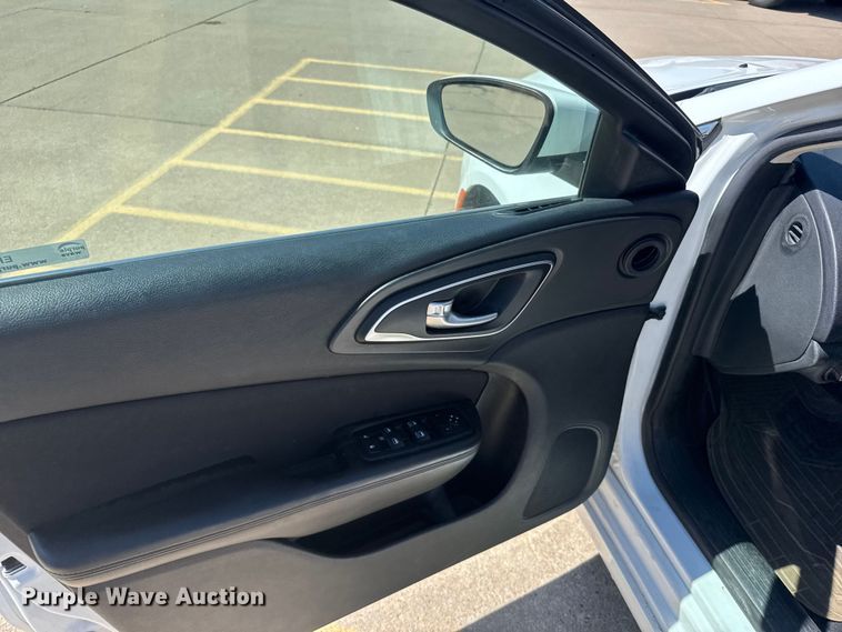 image for item ER2402 2015 Chrysler 200 