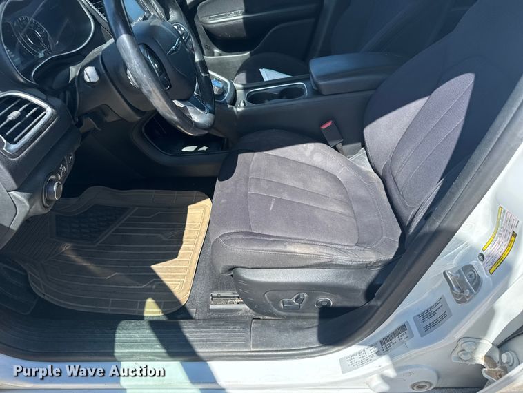 image for item ER2402 2015 Chrysler 200 