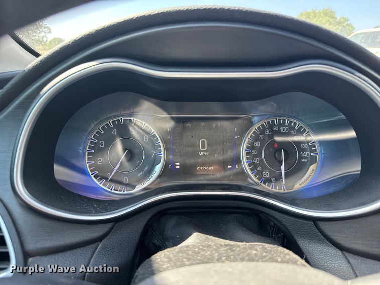 image for item ER2402 2015 Chrysler 200 