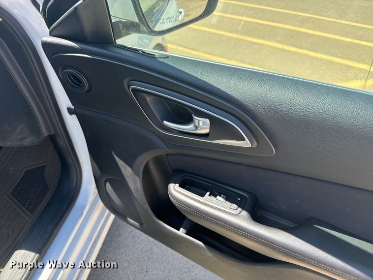 image for item ER2402 2015 Chrysler 200 