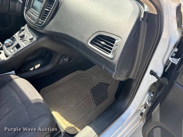 image for item ER2402 2015 Chrysler 200 