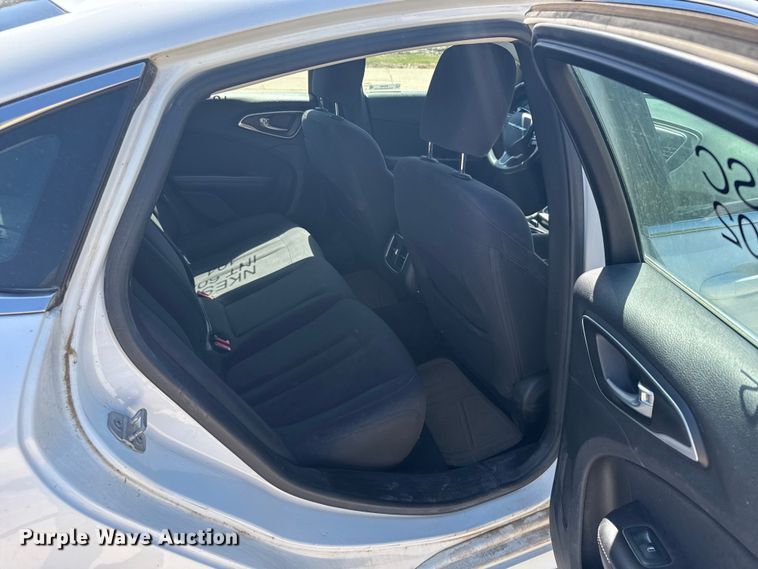 image for item ER2402 2015 Chrysler 200 