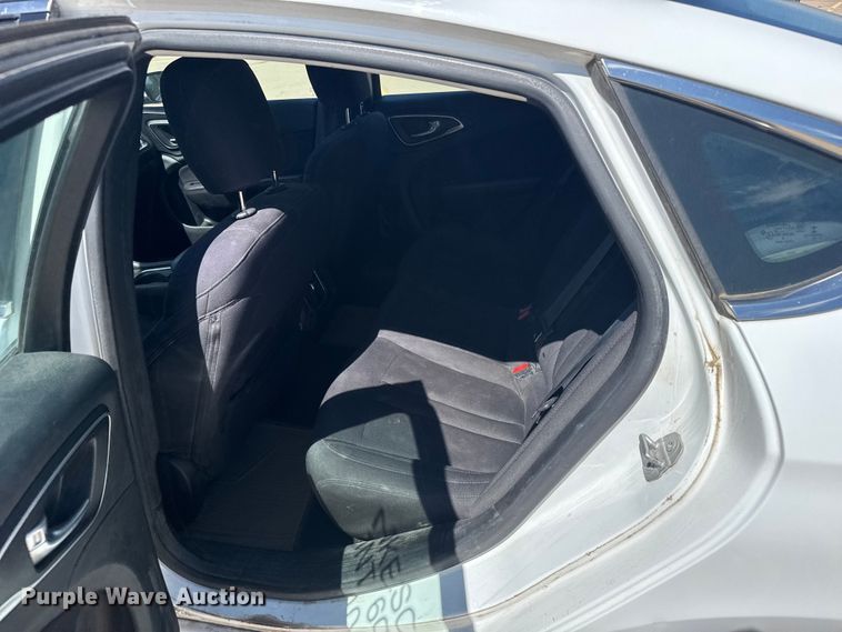 image for item ER2402 2015 Chrysler 200 