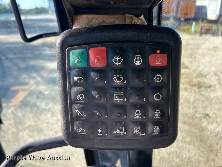 image for item ET3140 2020 John Deere 655K WH track loader