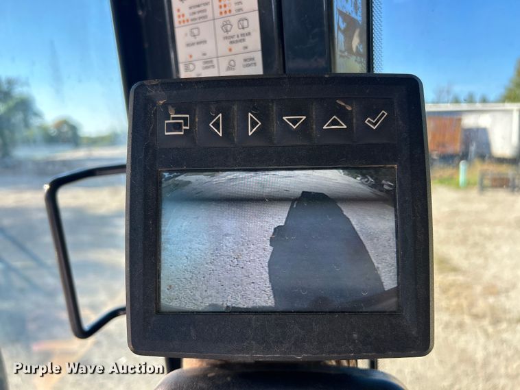 image for item ET3140 2020 John Deere 655K WH track loader