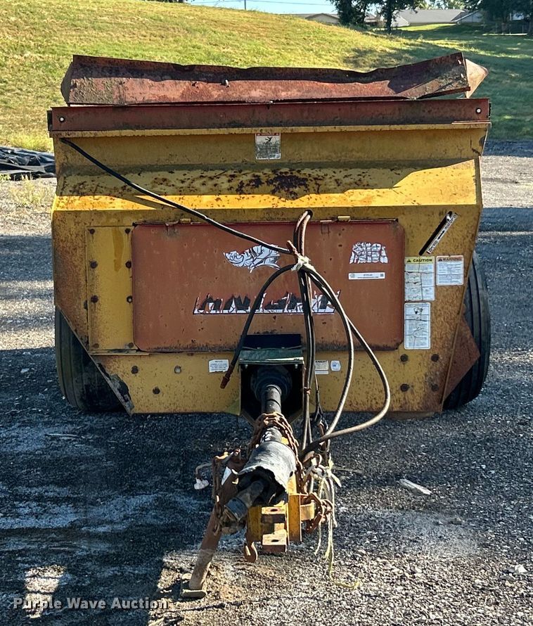 image for item ET3141 Knight Slinger 7716 manure spreader