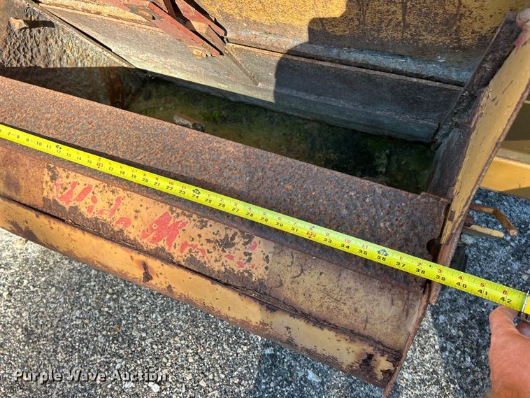 image for item ET3141 Knight Slinger 7716 manure spreader