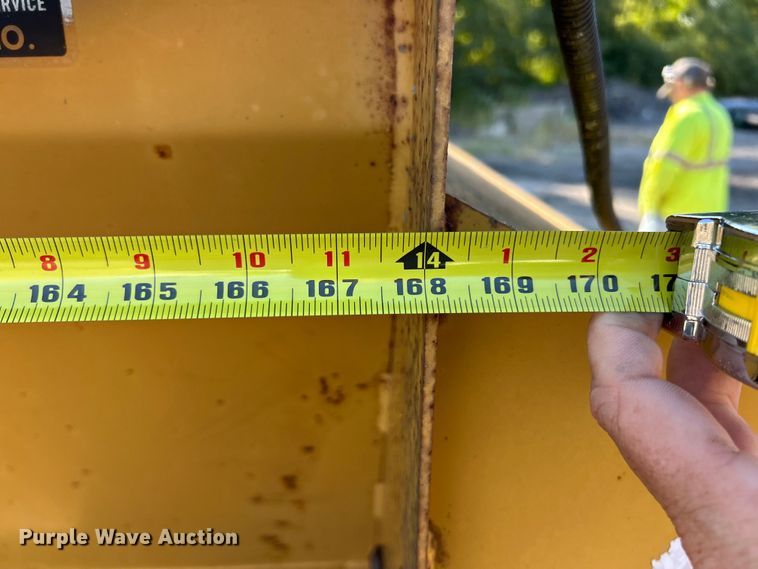 image for item ET3141 Knight Slinger 7716 manure spreader