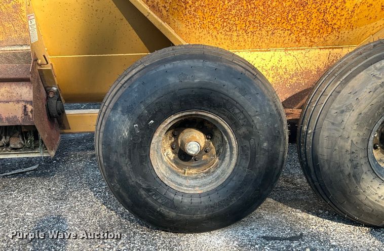 image for item ET3141 Knight Slinger 7716 manure spreader