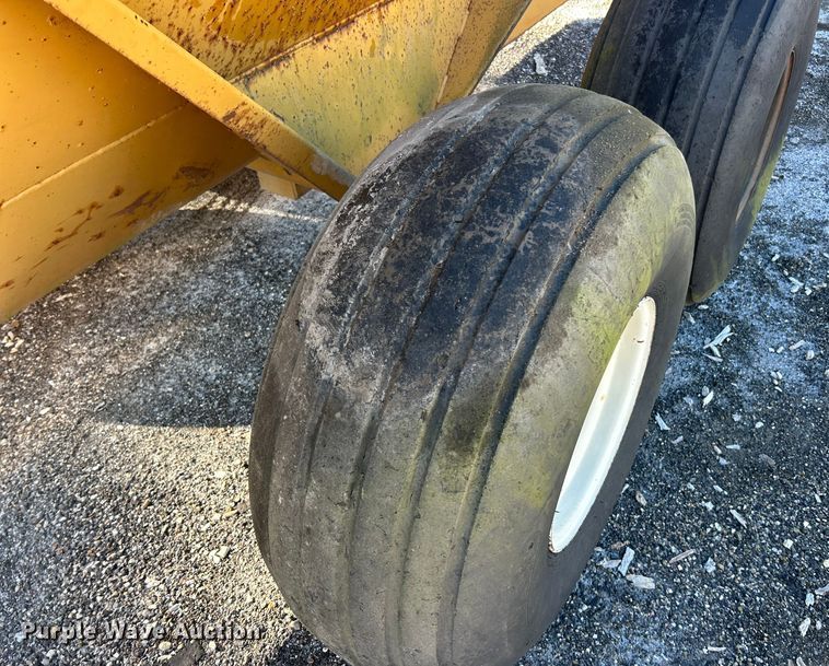 image for item ET3141 Knight Slinger 7716 manure spreader