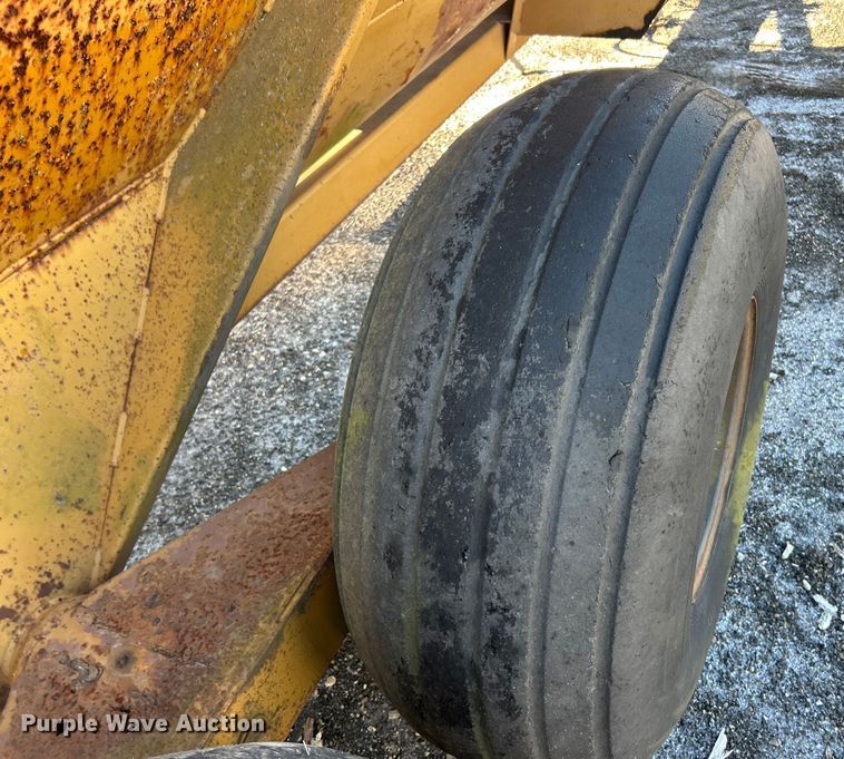 image for item ET3141 Knight Slinger 7716 manure spreader