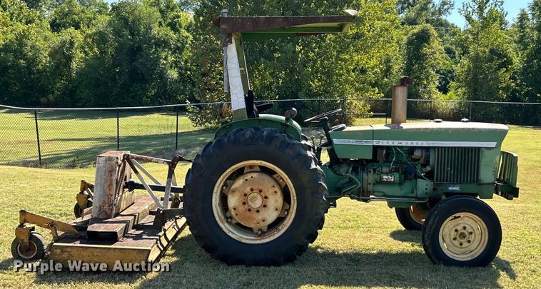 image for item ET3143 1959 John Deere 830 tractor