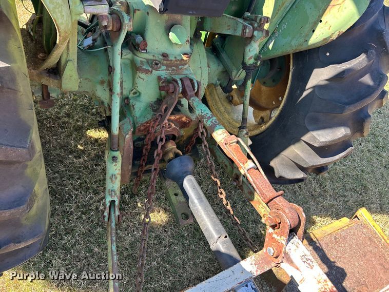 image for item ET3143 1959 John Deere 830 tractor
