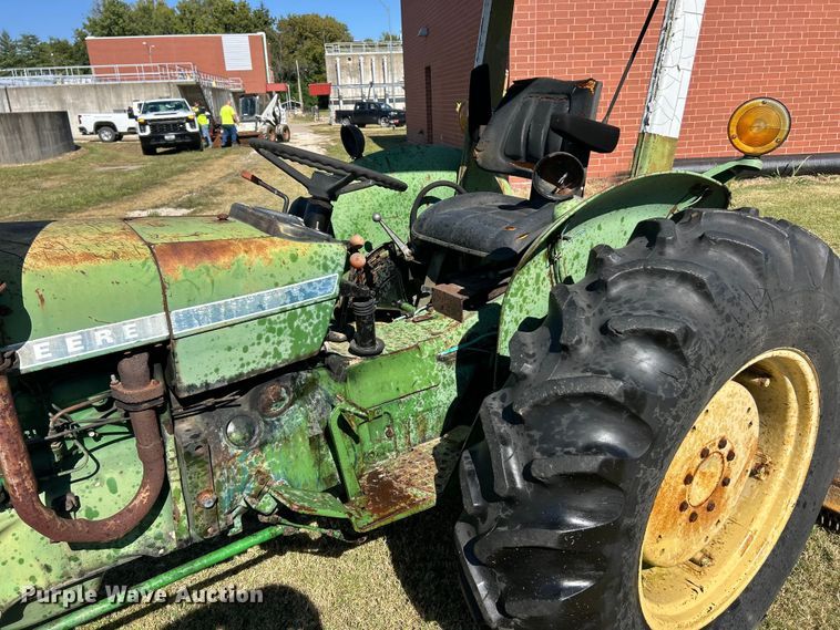 image for item ET3143 1959 John Deere 830 tractor