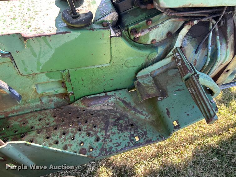 image for item ET3143 1959 John Deere 830 tractor