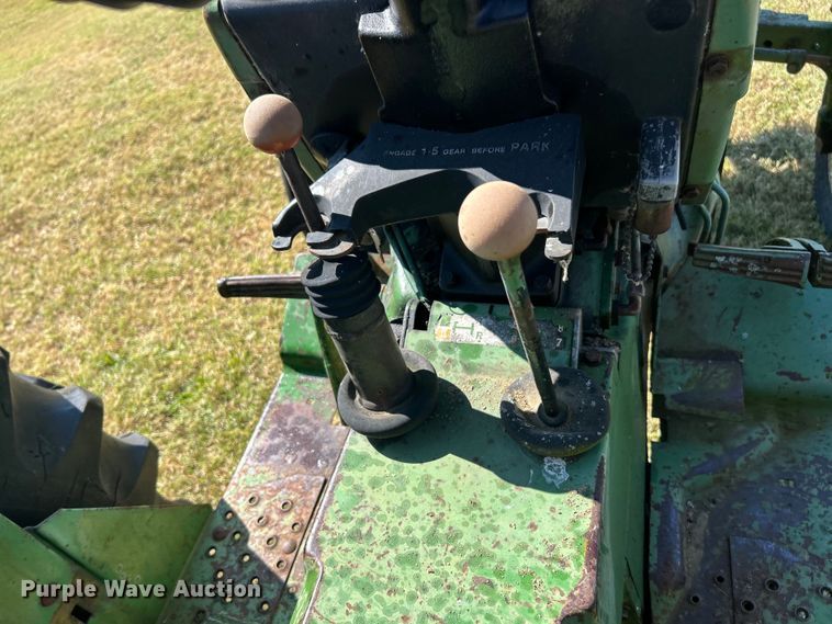 image for item ET3143 1959 John Deere 830 tractor