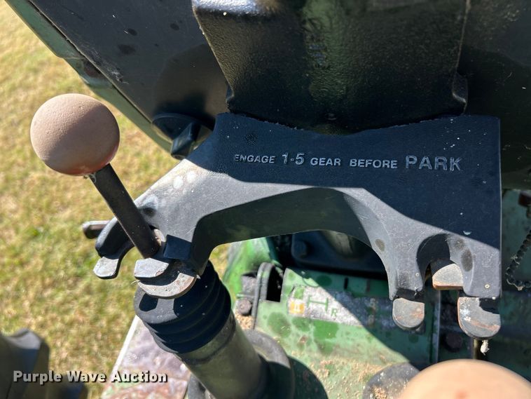 image for item ET3143 1959 John Deere 830 tractor