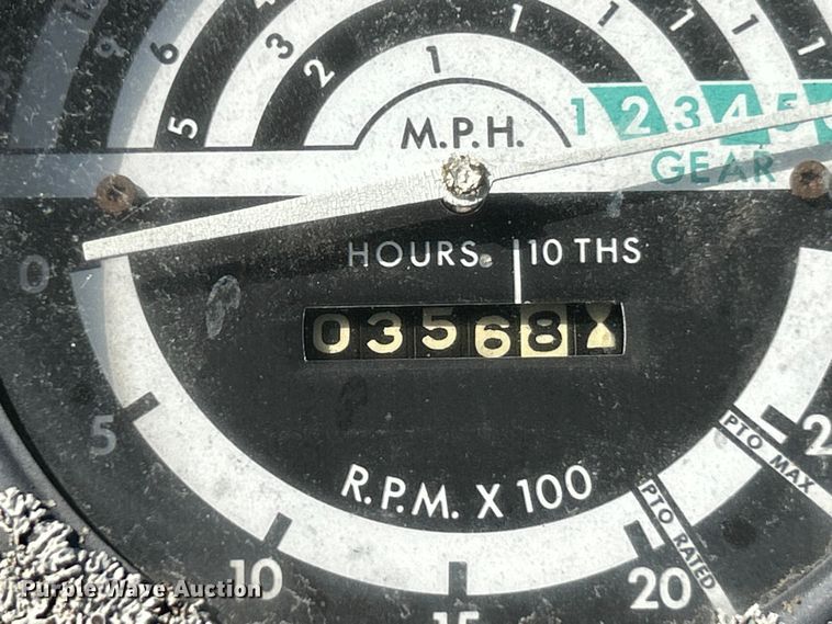 image for item ET3143 1959 John Deere 830 tractor