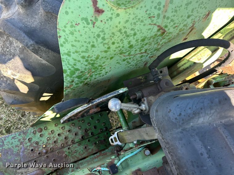 image for item ET3143 1959 John Deere 830 tractor