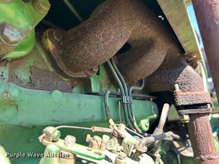 image for item ET3143 1959 John Deere 830 tractor