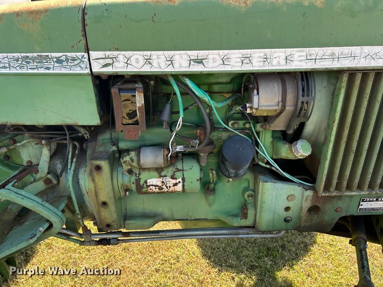 image for item ET3143 1959 John Deere 830 tractor