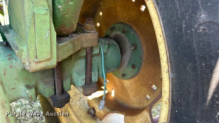 image for item ET3143 1959 John Deere 830 tractor