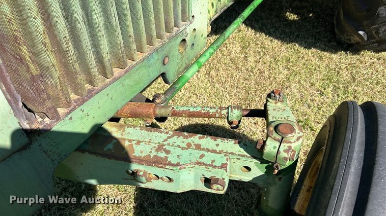 image for item ET3143 1959 John Deere 830 tractor