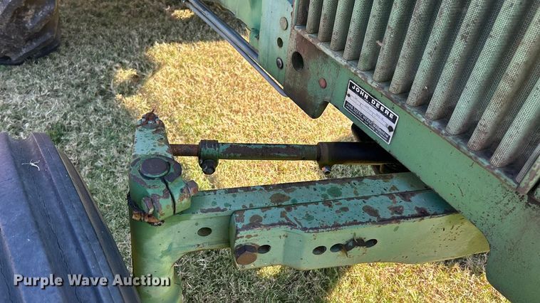image for item ET3143 1959 John Deere 830 tractor