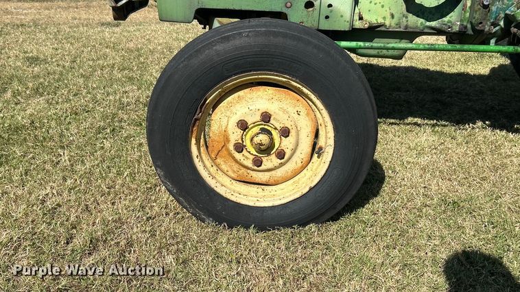 image for item ET3143 1959 John Deere 830 tractor