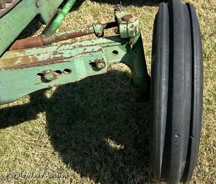 image for item ET3143 1959 John Deere 830 tractor