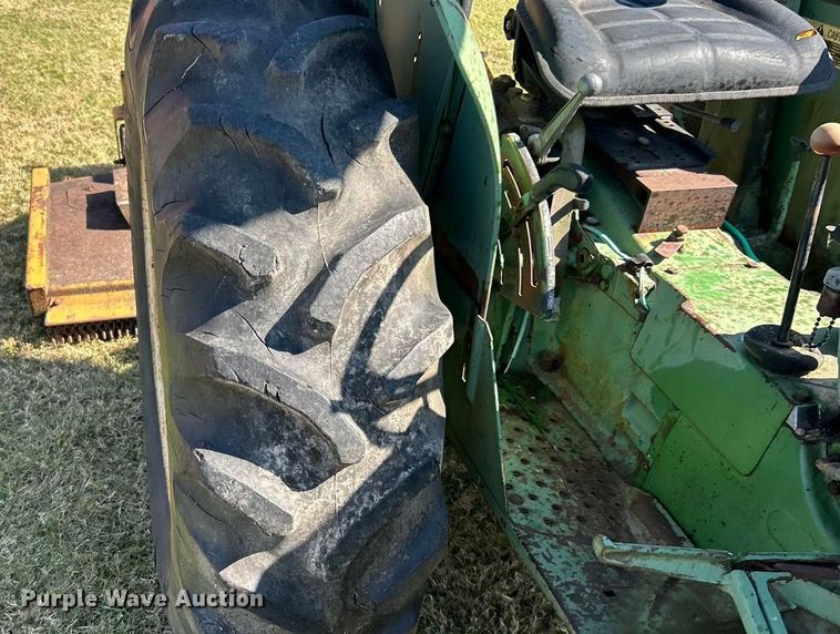image for item ET3143 1959 John Deere 830 tractor