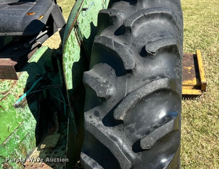 image for item ET3143 1959 John Deere 830 tractor