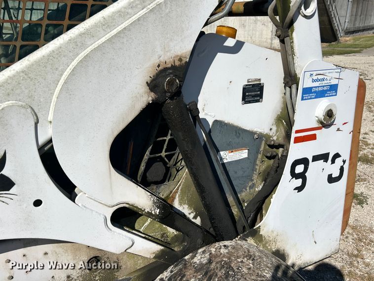 image for item ET3144 1999 Bobcat 873 skid steer loader