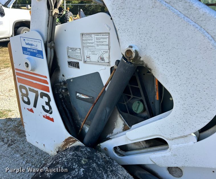 image for item ET3144 1999 Bobcat 873 skid steer loader