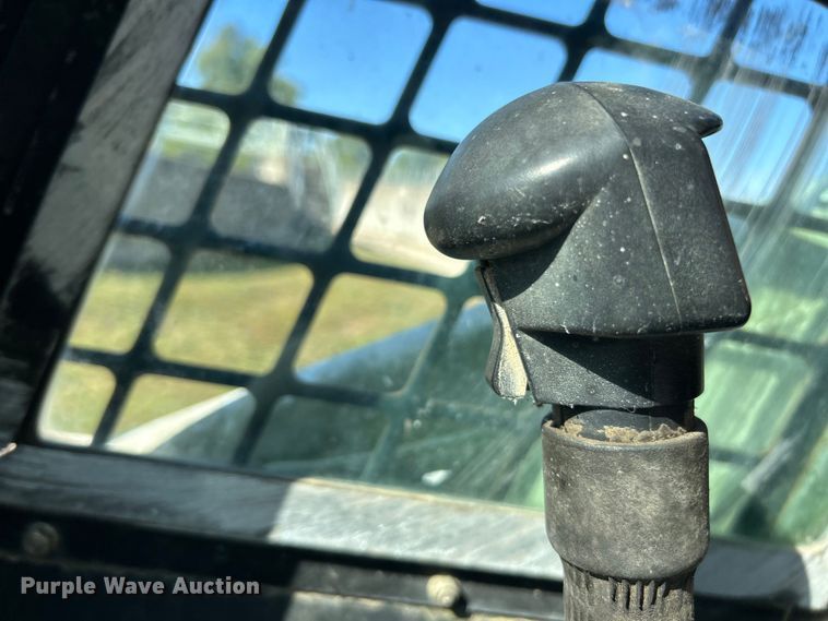 image for item ET3144 1999 Bobcat 873 skid steer loader