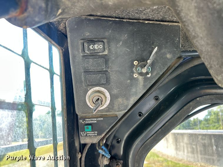 image for item ET3144 1999 Bobcat 873 skid steer loader