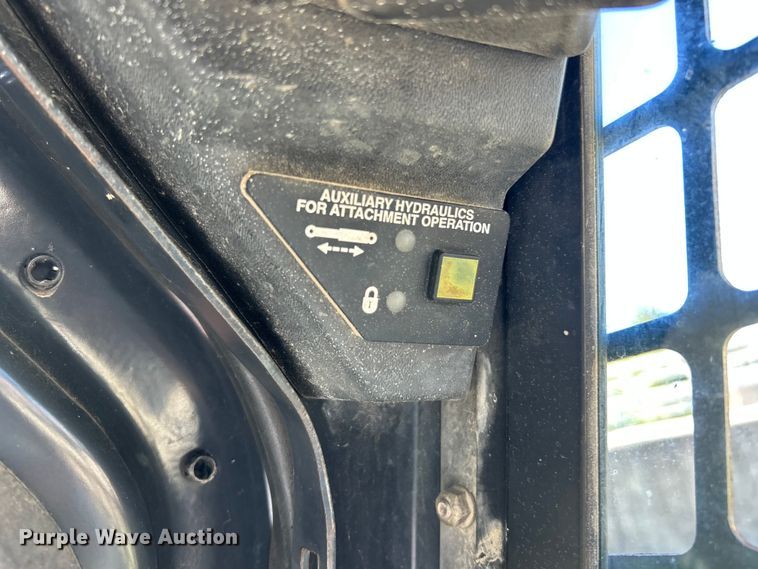 image for item ET3144 1999 Bobcat 873 skid steer loader