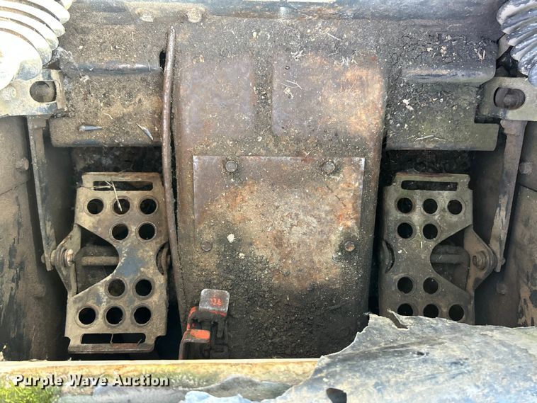 image for item ET3144 1999 Bobcat 873 skid steer loader