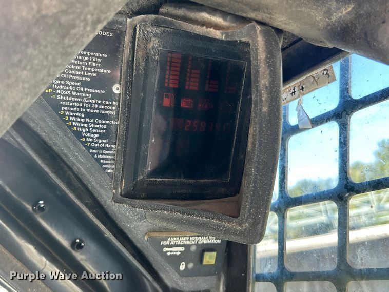 image for item ET3144 1999 Bobcat 873 skid steer loader