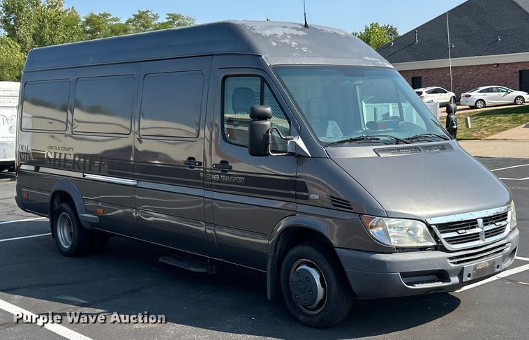 image for item ET3173 2004 Dodge Sprinter inmate transport van