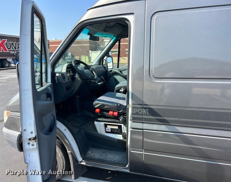image for item ET3173 2004 Dodge Sprinter inmate transport van
