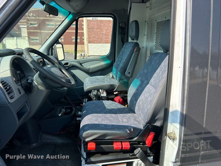 image for item ET3173 2004 Dodge Sprinter inmate transport van