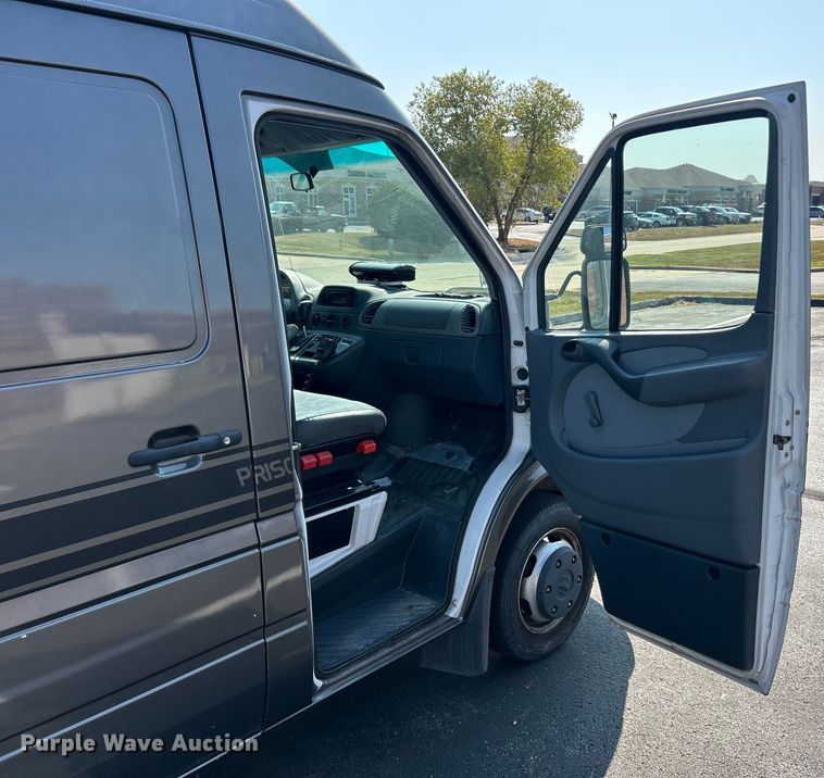 image for item ET3173 2004 Dodge Sprinter inmate transport van