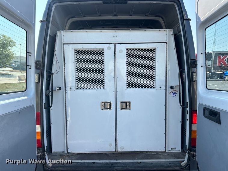 image for item ET3173 2004 Dodge Sprinter inmate transport van