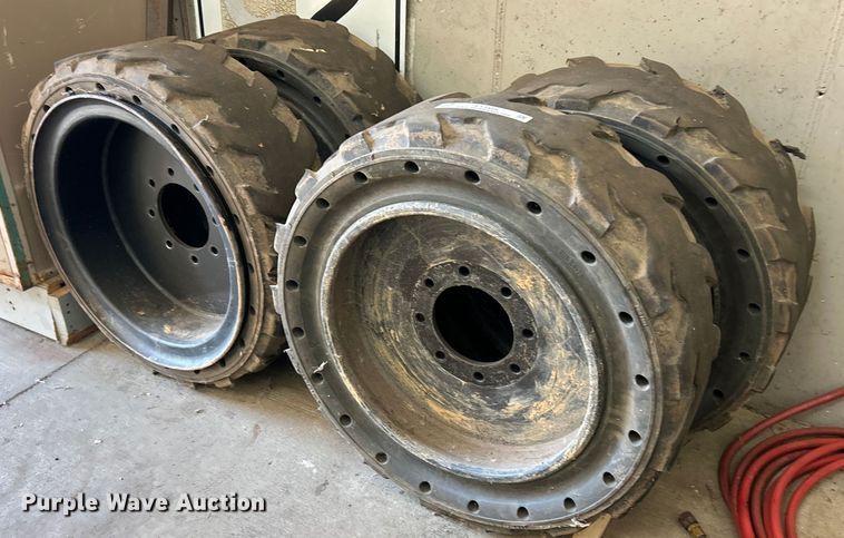 image for item ET3458 (4) 31x10x20 tires