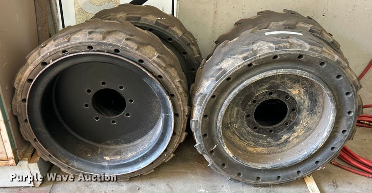 image for item ET3458 (4) 31x10x20 tires