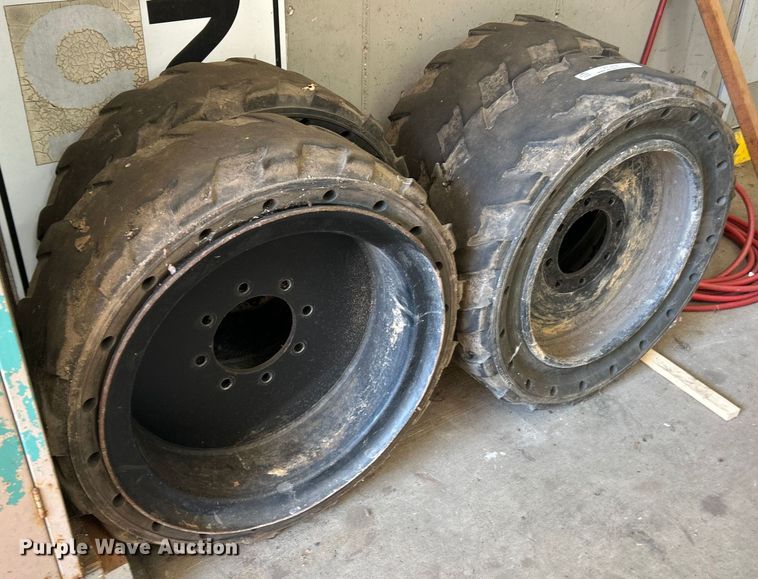 image for item ET3458 (4) 31x10x20 tires